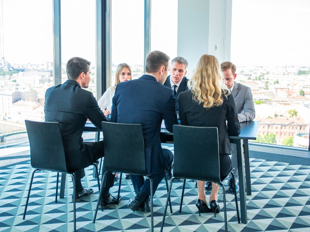 How to Communicate Effectively as a Fractional Executive with Internal Teams