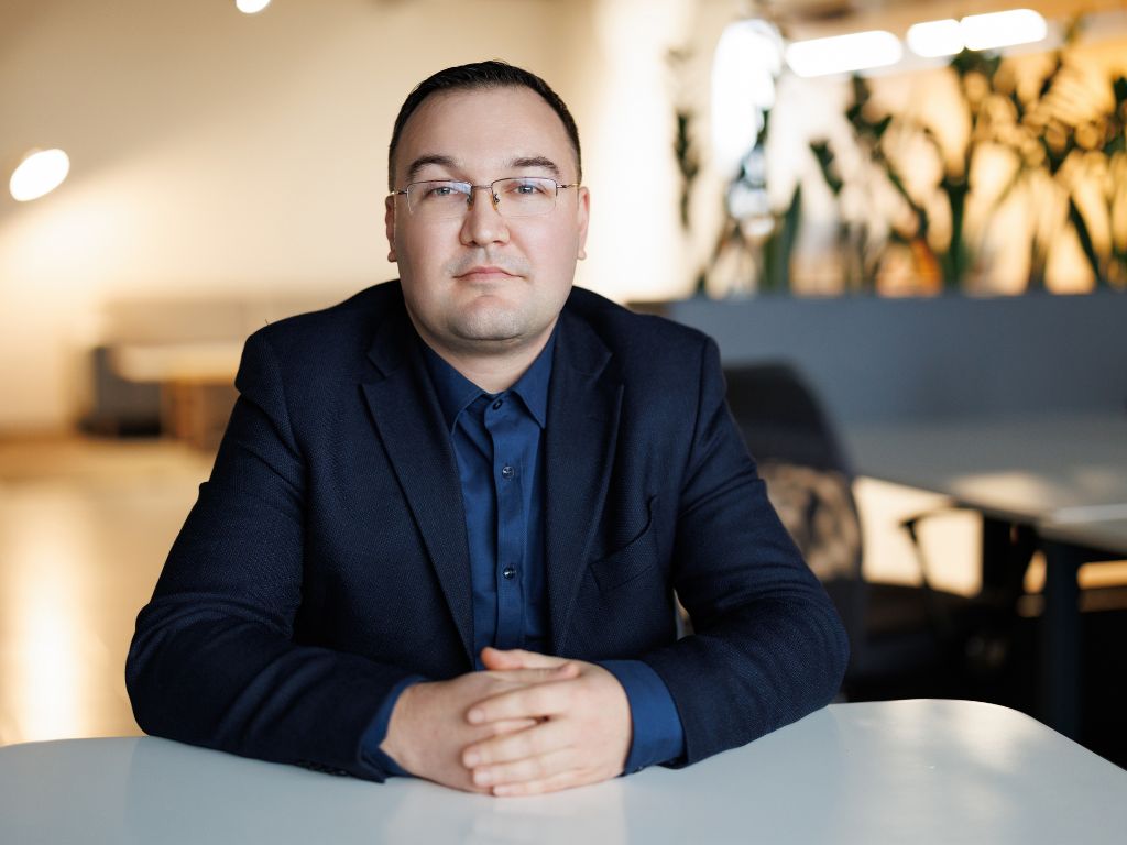 Adrian Savciuc and meaningful digital transformation: what a fractional leader can bring to an organization that wants to be data-centric